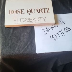 Huda Beauty Rose quartz palette